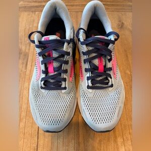 Brooks Adrenaline GTS 22 running shoes size 11